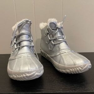 Womens size 7 Sorel x Disney Frozen waterproof duck boot